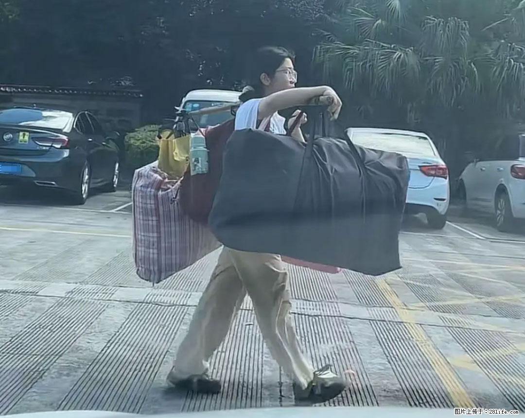 全网追的“扁担女孩”,找了一份暑假工,时薪12元 - 克拉玛依生活资讯 - 克拉玛依28生活网 klmy.28life.com