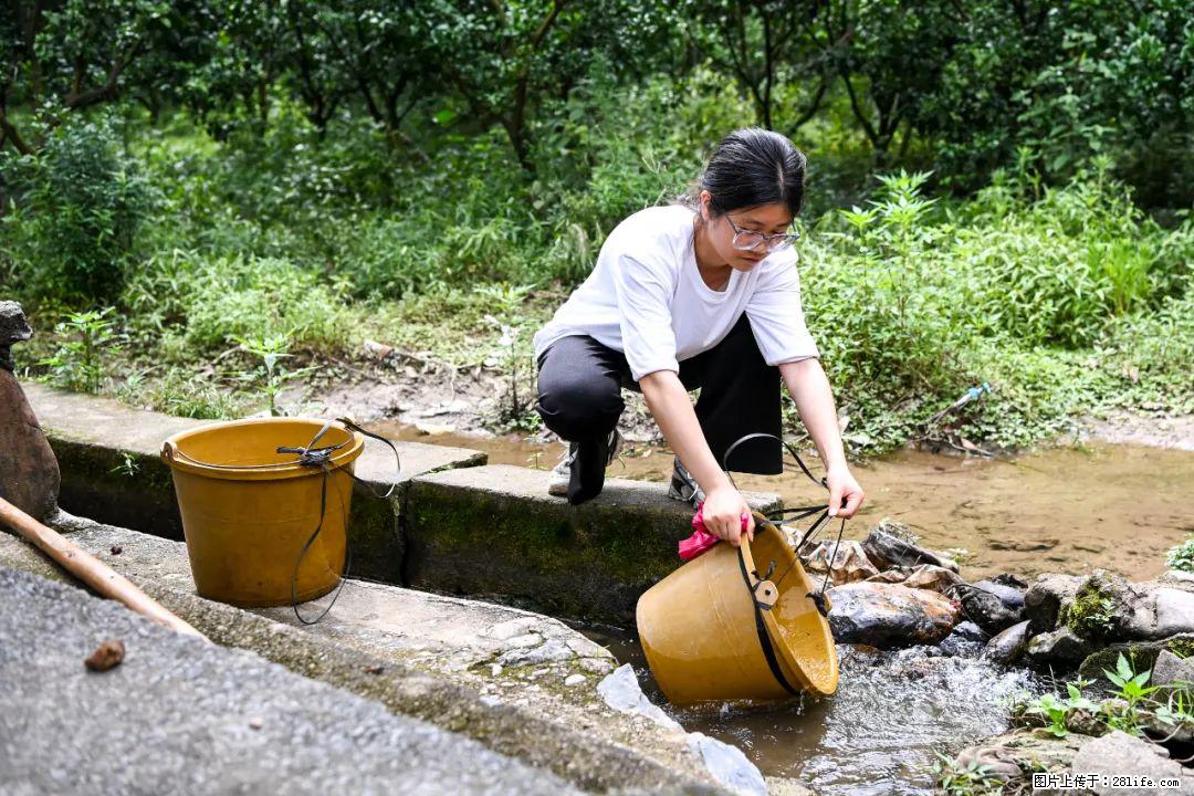 全网追的“扁担女孩”,找了一份暑假工,时薪12元 - 克拉玛依生活资讯 - 克拉玛依28生活网 klmy.28life.com