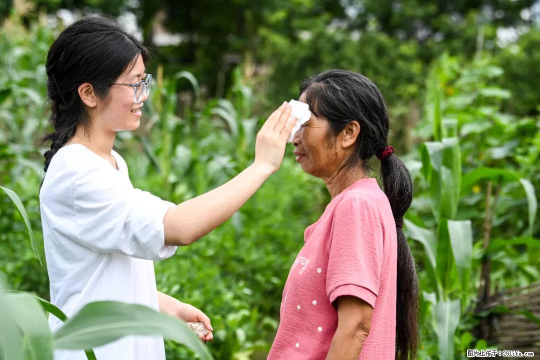 全网追的“扁担女孩”,找了一份暑假工,时薪12元 - 克拉玛依生活资讯 - 克拉玛依28生活网 klmy.28life.com